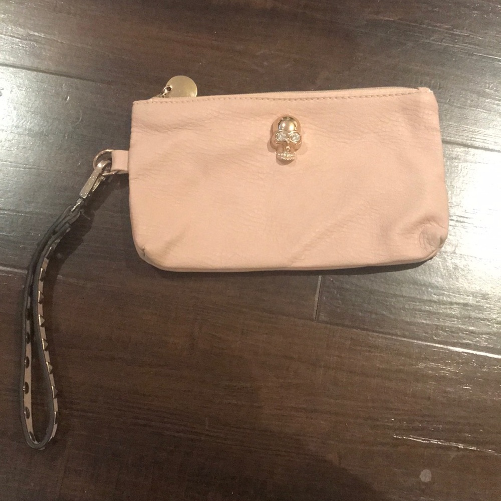 Skull wristlet